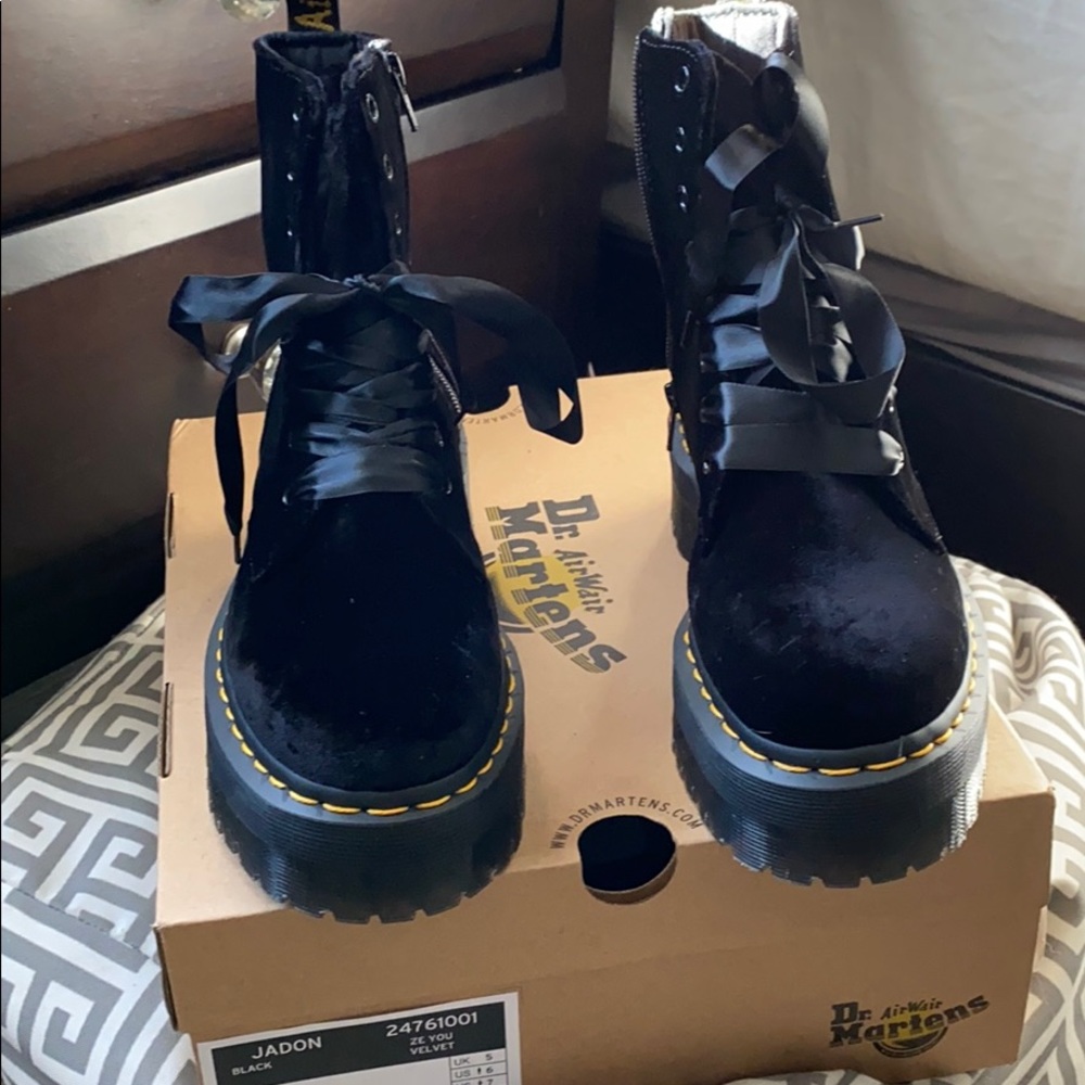 JADON Dr Martens VELVET size 7